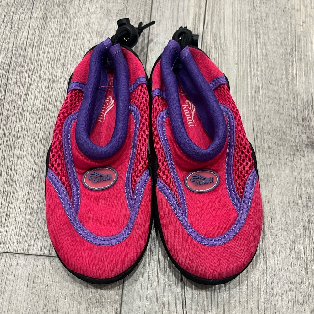 5 for $10 KAUAI Girls water shoes.